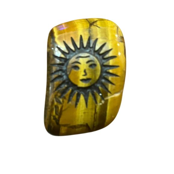 Cats Eye stone with sun engraved - Picture 2 of 4